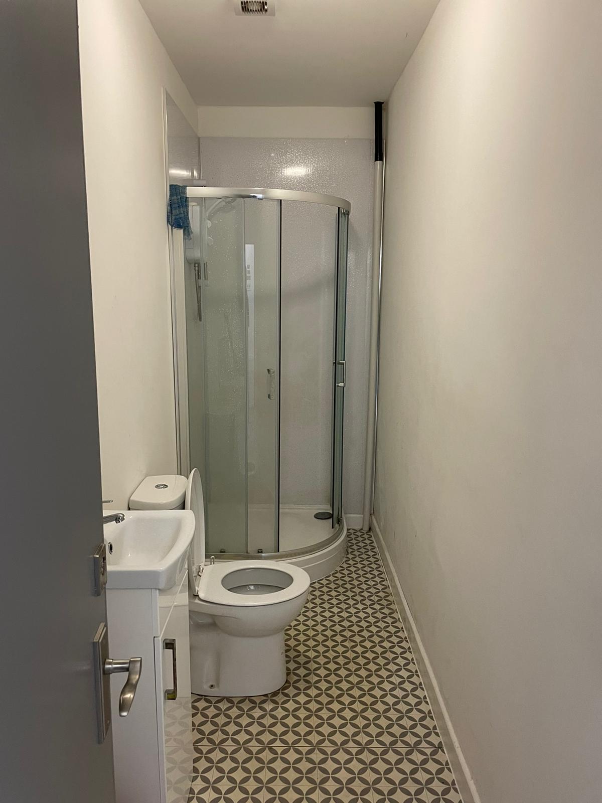 11 Wiverton Road — bathroom